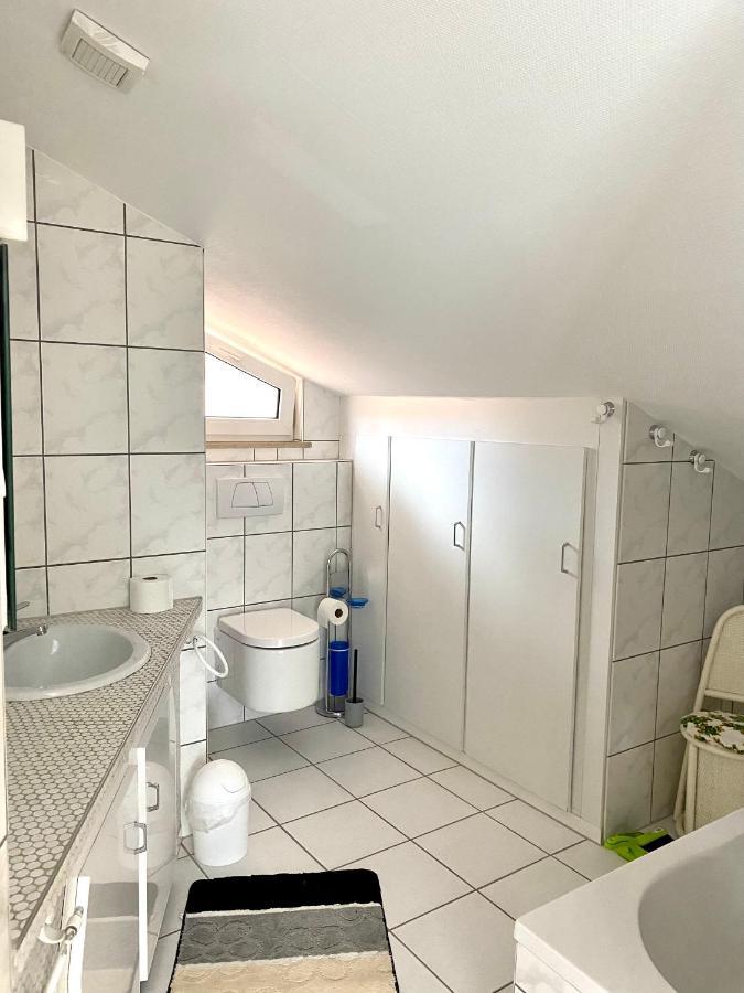 Schloß Holte-Stukenbrock Moeblierte 3 Zimmer Apartment - Mit Smart Tv, Wlan Und Kostenfreie Parkplaetze מראה חיצוני תמונה
